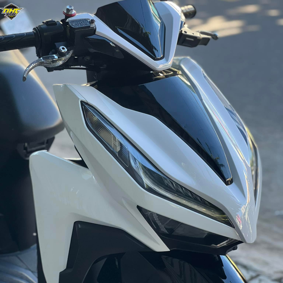 SƠN DÀN ÁO VARIO TRẮNG ĐEN 