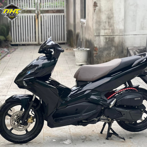 AB150 SƠN DÀN ÁO ĐEN BÓNG