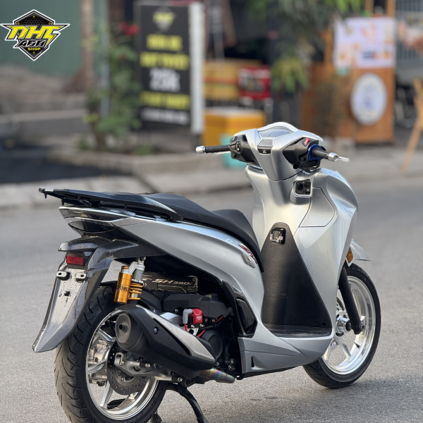 XE HONDA SH350I SƠN ÁO BẠC POCHER 